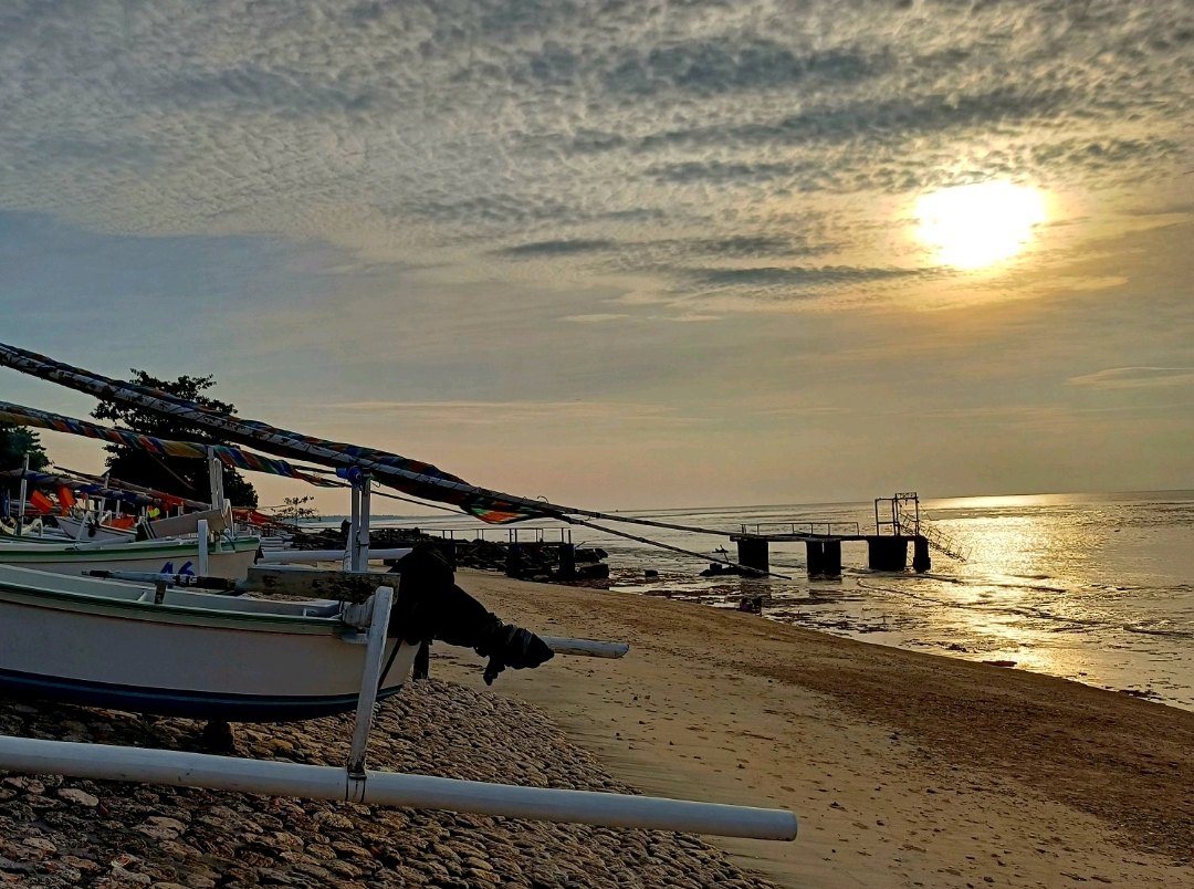 Outrigger boat on the Kutampi shore at sunset