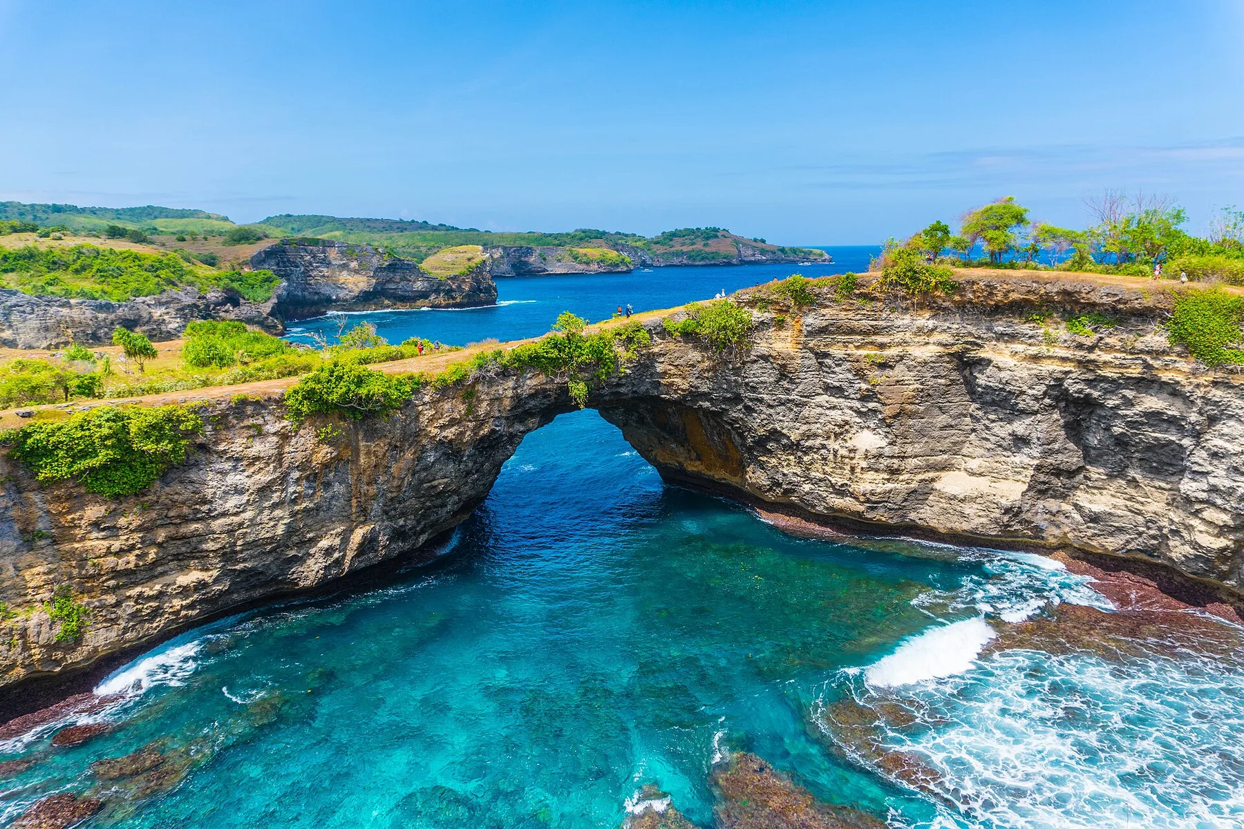 Natural rock arch and circular cove at Broken Beach