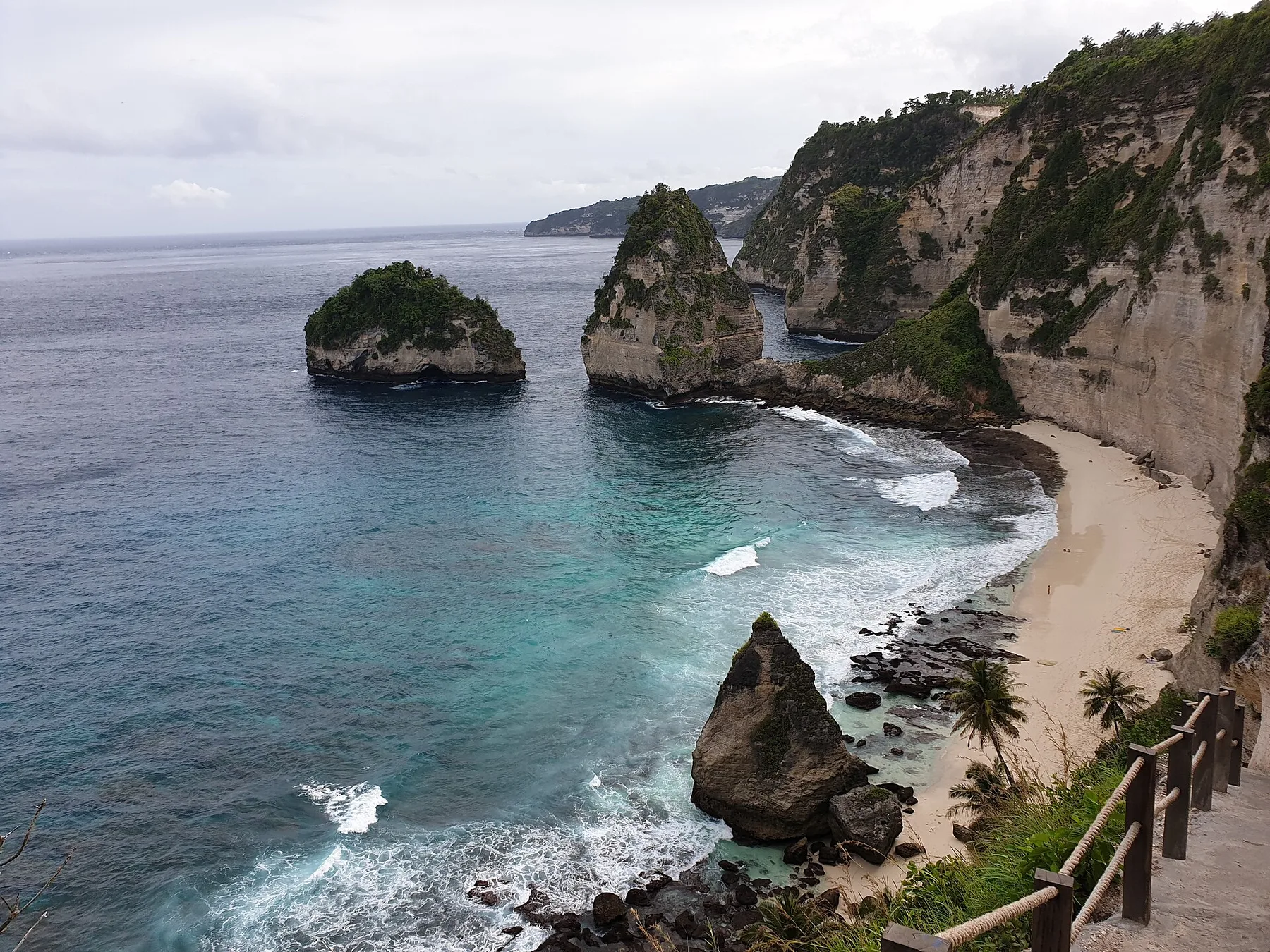 Diamond Beach beneath the limestone cliffs of east Nusa Penida