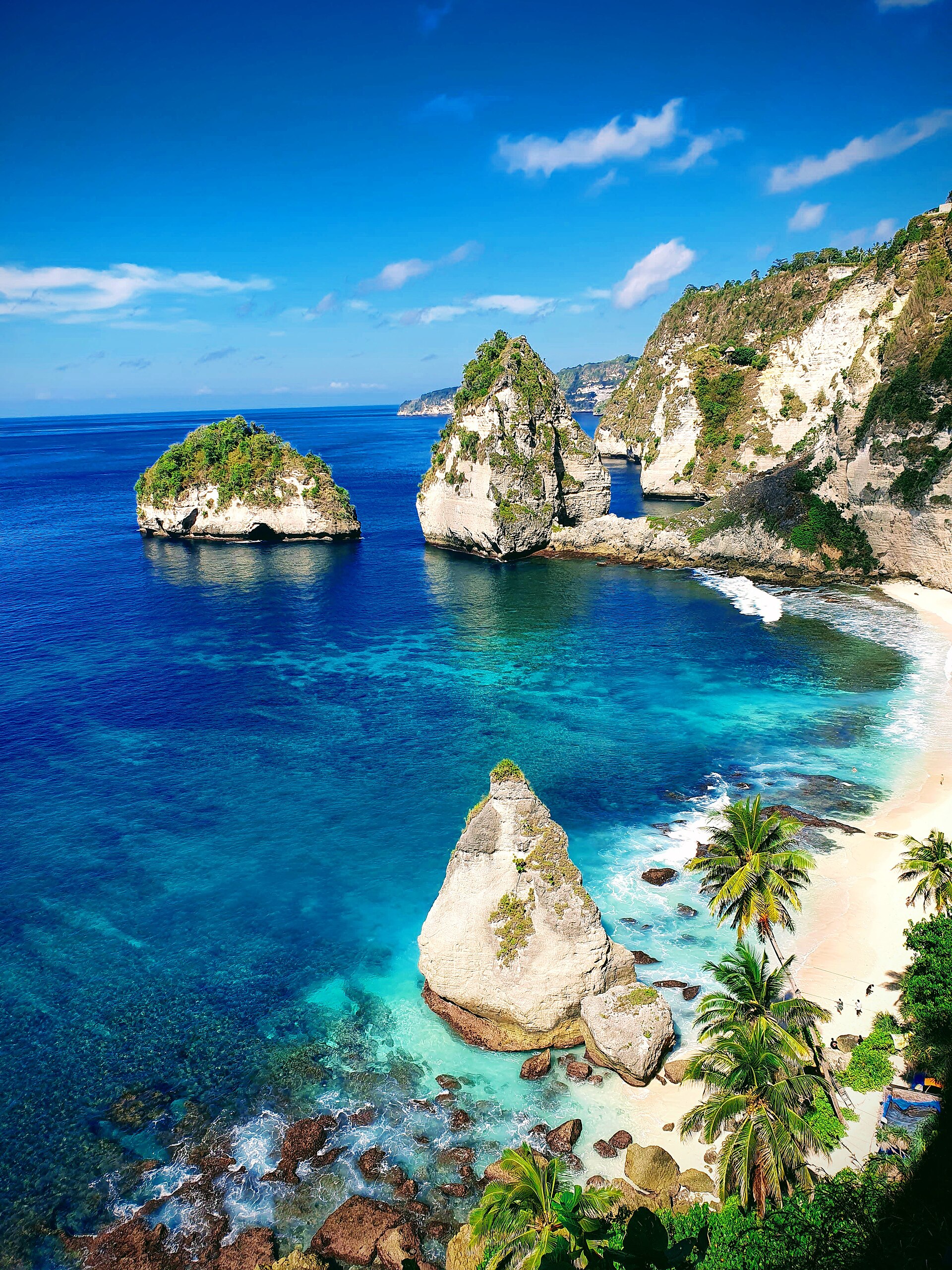 White-sand Diamond Beach seen from the east-coast cliffs