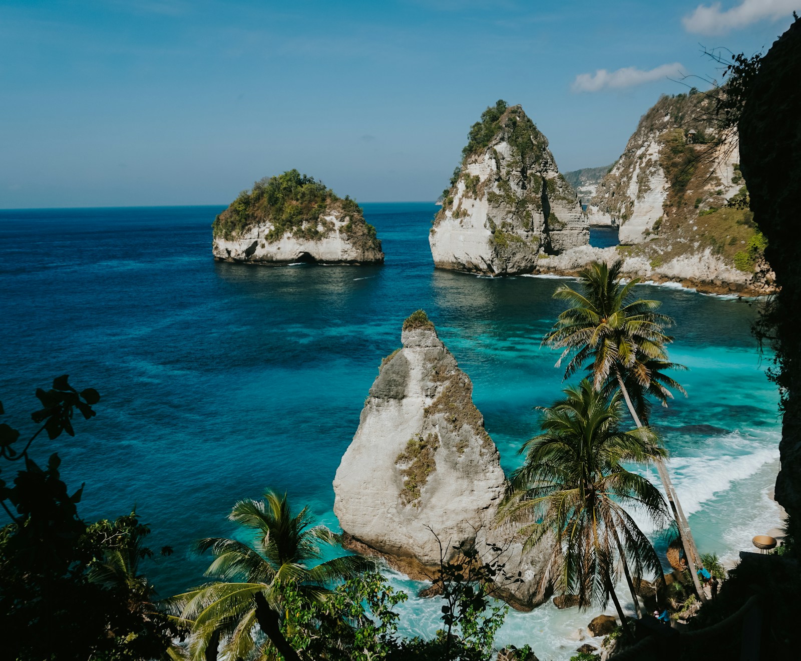 Diamond Beach beneath limestone cliffs beside the open sea in east Nusa Penida