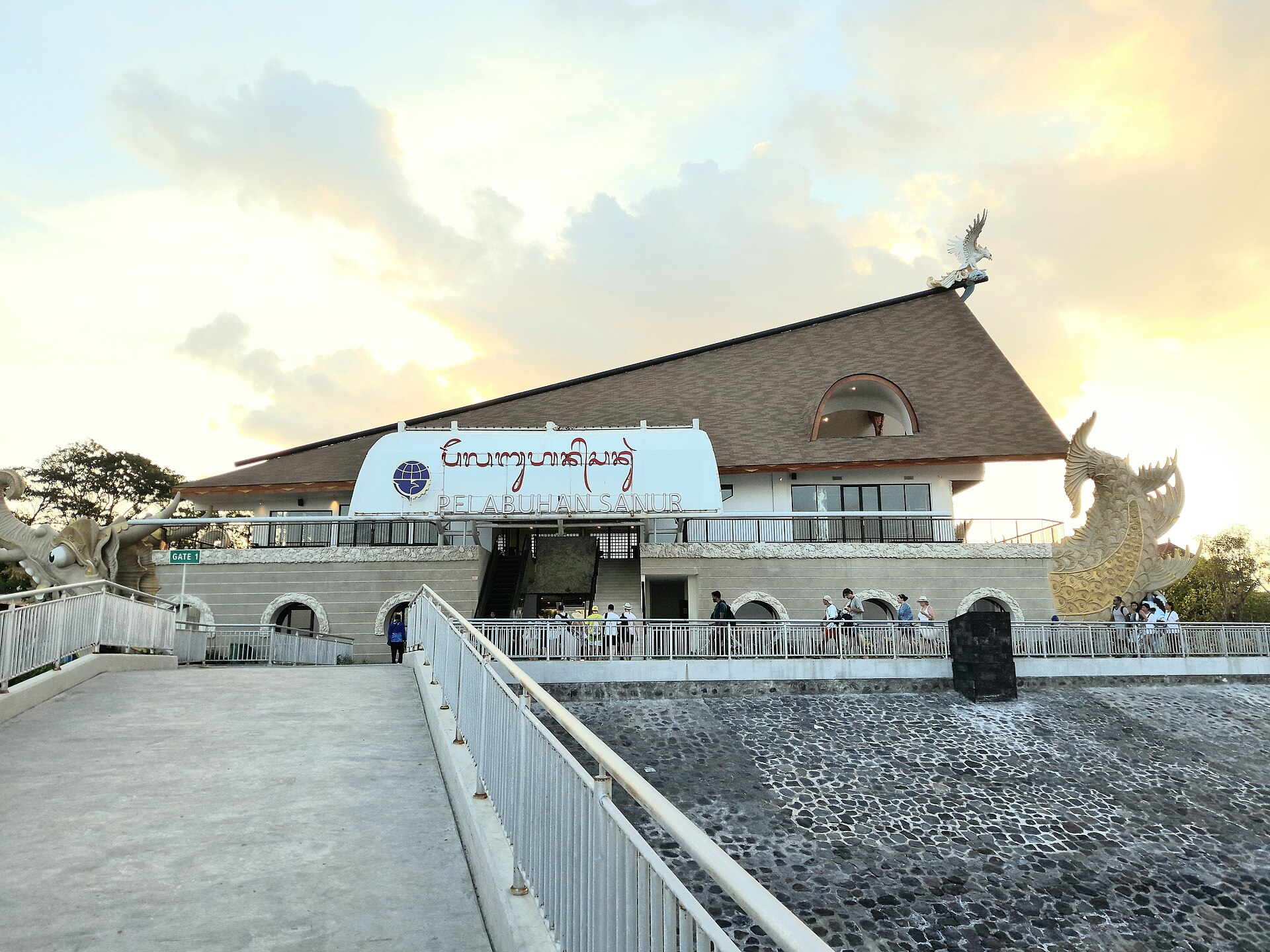 Entrée des passagers au port de Sanur en Bali