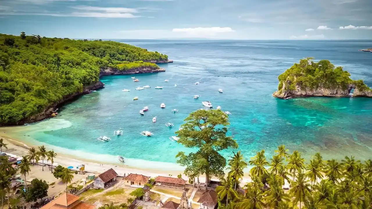 Crystal Bay beach near Mahaloka Valley Resort